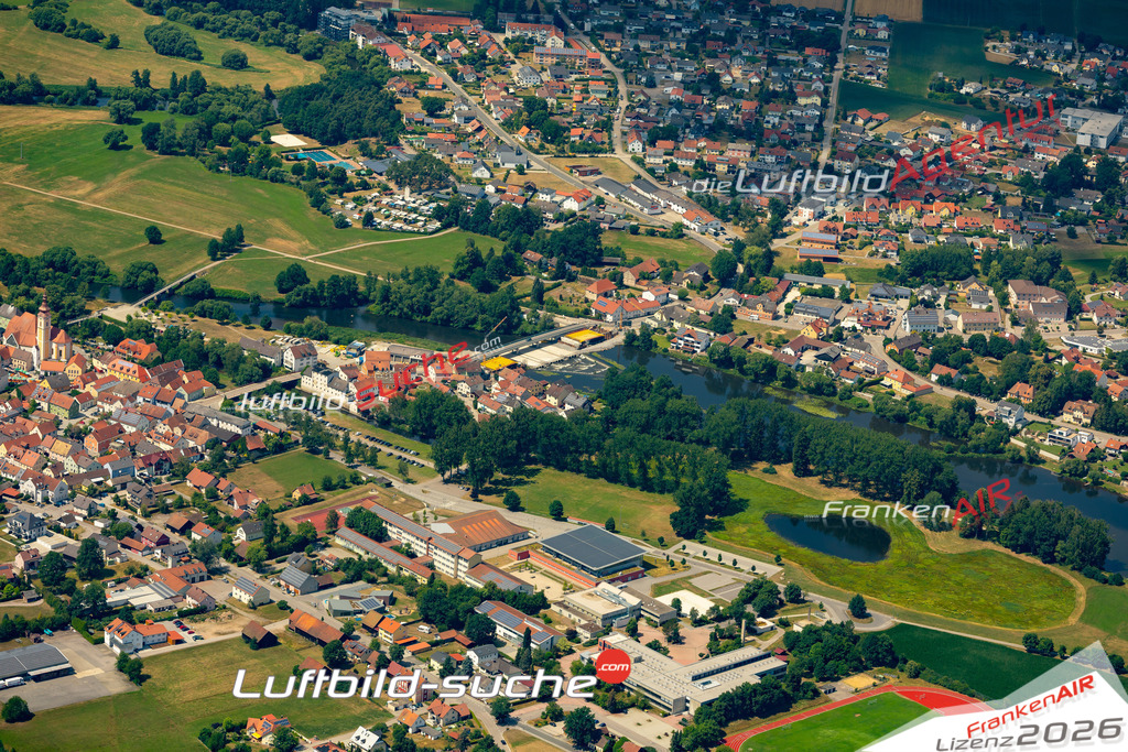 Das Luftbild der Stadt Nittenau wurde 2022 vom Flugzeug heraus erstellt (keine Drohnen-Aufnahmen) Aufnahmehöhe ca.450 Meter- hohe Bildauflösung und Druck-Qualität. Garantiert!