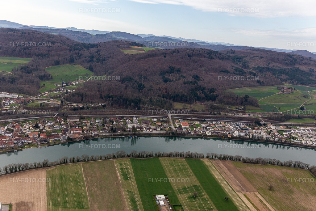Aerial view: View of the town in Mumpf in the state Aargau, Switzerland.Photo: IMG_120130.jpg taken on 03/17/2020 by Werner Riehm/FLY-FOTO.comResolution of the original: 5472 x 3648 px