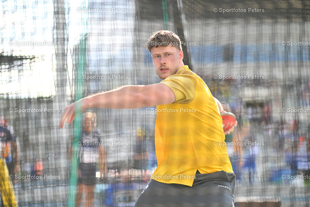 KP1_7782_1 | 21.07.2025, xkaix, Leichtathletik, FISU World University Games 2025 v.l. Steven Richter (Deutschland) in der Qualifikation beim Diskuswurf - Realisiert mit Pictrs.com