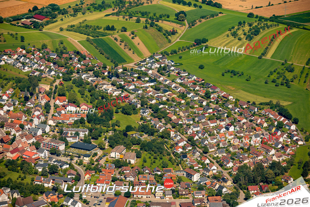 Das Luftbild zeigt :  Hattenhofen - Die Luftaufnahme wurde 2024 vom UL-Flugzeug aus erstellt ( keine Drohne ) - Hochauflösende Luftaufnahme - Für grossformatige Ausdrucke geeignet. Die Geschenkidee !Mit Lizenz und Bildrechte bestellbar