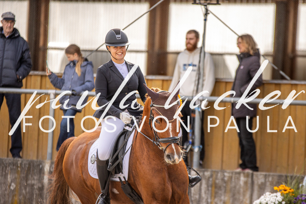 IMG_3423 | Erleben Sie dynamische Sport- und emotionale Tierfotografie in Süddeutschland mit Fotos von Paula. Spezialisiert auf Pferde- und Hundefotografie sowie Sportevents. Kontaktieren Sie mich für einzigartige und ausdrucksstarke Bilder Ihrer besonderen Momente. - Realisiert mit Pictrs.com