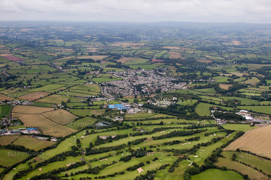 Aerial view: View of the town in Abbotskerswell in the state England, Great Britain. – Photo: IMG_19480.jpg taken on 07/20/2009 by Werner Riehm/FLY-FOTO.com – Resolution of the original: 4752 x 3168 px