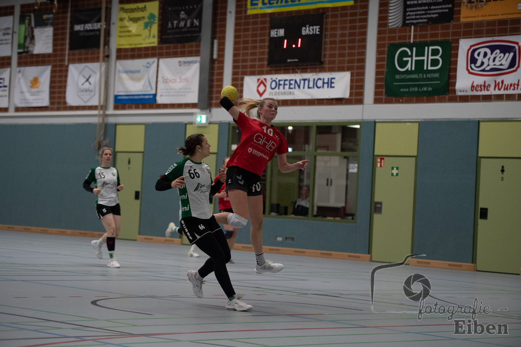 SG FriPe-TV Neerstedt | Oberliga Frauen; SG FriPe (rot)-TV Neerstedt (weiß) am 04.02.2023; in Petersfehn (Sporthalle Im Schulpacken), Photo: Philip Eiben 2023 - Realized with Pictrs.com