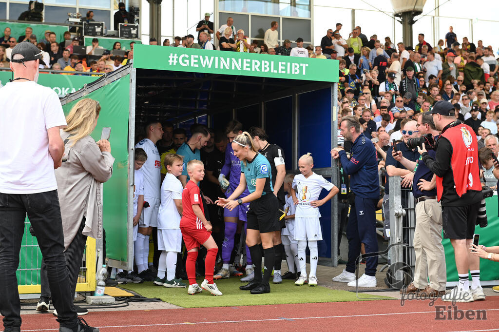 SV Atlas-Delmenhorst-Borussia Mönchengladbach | DFB-Pokal 1. Runde;SV Atlas Delmenhorst (gelb)-Borussia Mönchengladbach (schwarz) am 17.08.2025 in Oldenburg (Marschweg-Stadion), Photo: Philip Eiben 2025 - Realisiert mit Pictrs.com