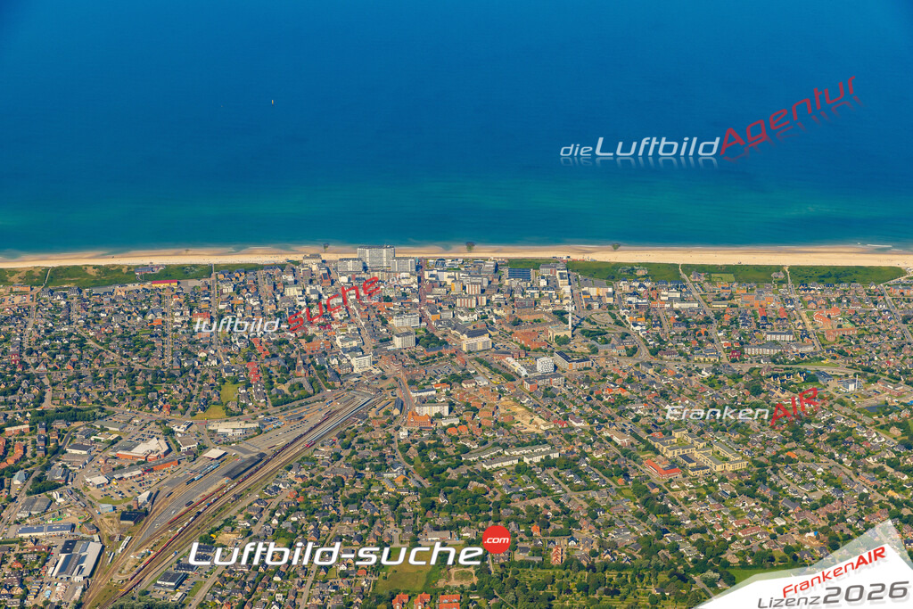 Luftaufnahme Westerland Sylt - Die Luftaufnahme wurde 2025 vom UL-Flugzeug heraus erstellt ( ohne Drohne ) - Hochauflösende Luftaufnahme - für professionelle Ausdrucke geeignet. Die Geschenkidee !Mit Lizenz und Bildrechte bestellbar