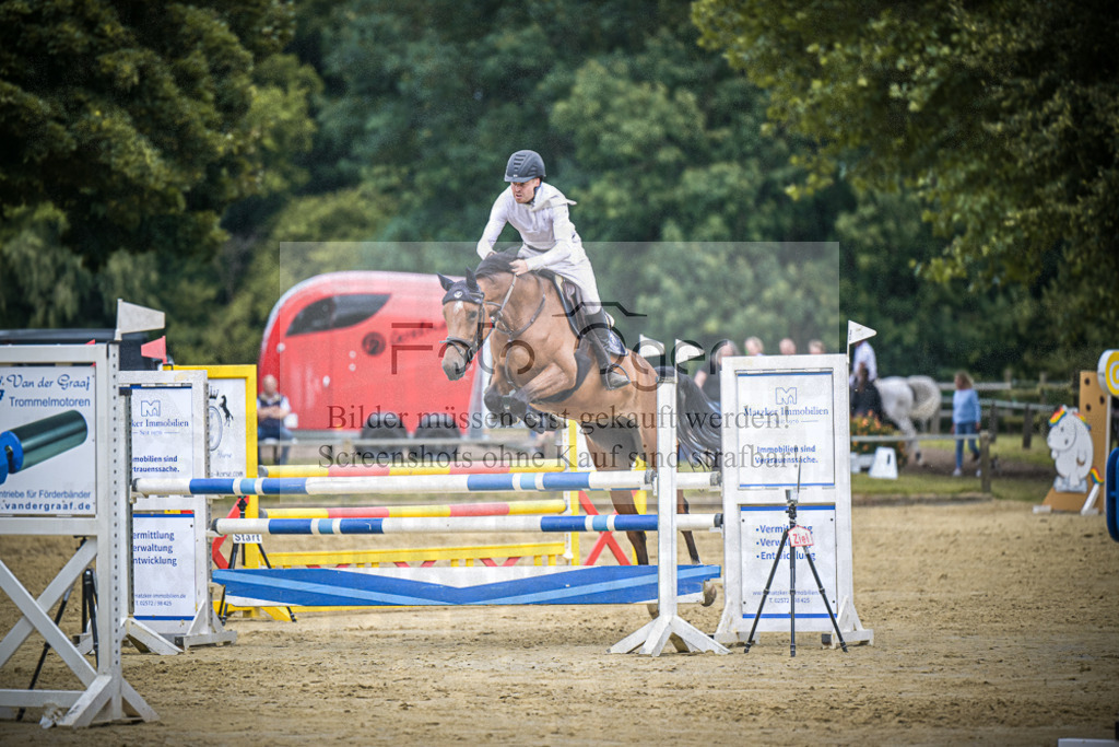 DOS_6602 | Entdecke hochwertige Reitturnierfotos von Foto Oger. Professionell, emotional und authentisch – jetzt Lieblingsmomente im Shop bestellen.Deutschlandweite Turnierfotografie. - Realisiert mit Pictrs.com
