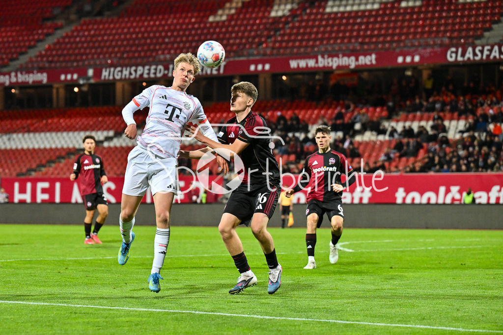 1. FC Nürnberg II - FC Bayern Amateure | NÜRNBERG, GERMANY - 21. APRIL: im Duell Leopold SCHMID (FC Bayern München II 13) und Kristian MANDIC (1. FC Nürnberg II 36) während dem Match zwischen dem 1. FC Nürnberg II und den Amateuren des FC Bayern am 30. Spieltag der Regionalliga Bayern im Max-Morlock Stadion