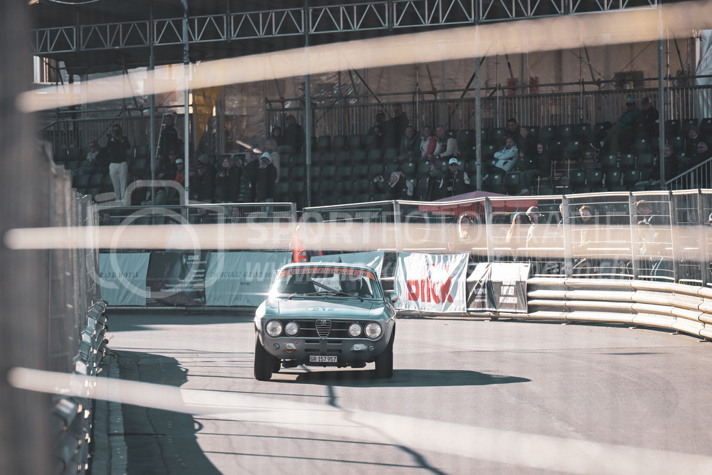 21. Arosa ClassicCar 2025 - 6. =September= 2025 | Franco Gansser aus Celerina (SUI) in einem Alfa Romeo 1750 GTV aus dem Jahre 1970 mit Startnummer 212 am Arosa ClassicCar 2025 in der Kategorie Classic Trophy..@arosaclassiccar, @arosa.official, #arosaclassiccar, #arosa, #76curves, #classiccarBild: Sportfotografie Markus Aeschimann | www.markus-aeschimann.ch - Realisiert mit Pictrs.com