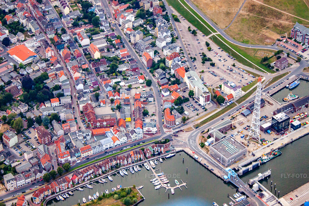 Luftbild: Alter Fischereihafen in Cuxhaven im Bundesland Niedersachsen in Deutschland. Foto: IMG_70568.jpg vom 06.08.2014 durch Werner Riehm/FLY-FOTO.de