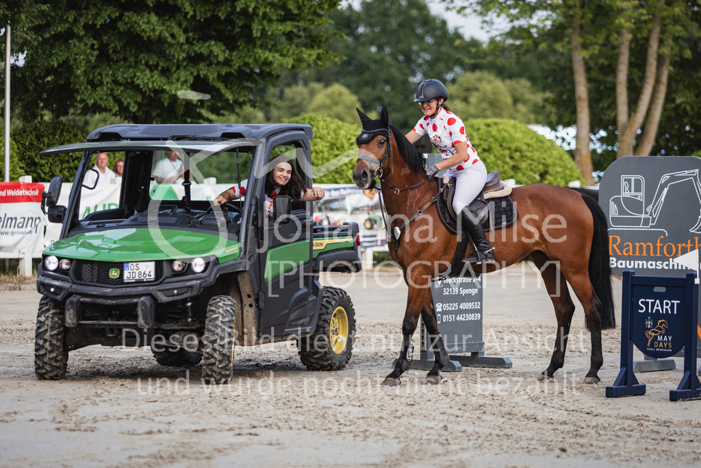 250531_MayDays_JNR-221 | Deine schönsten Turniermomente als professionelle Fotos! Entdecke hochwertige Pferdesport-Fotografie im Online-Shop. Jetzt Fotos finden & bestellen!