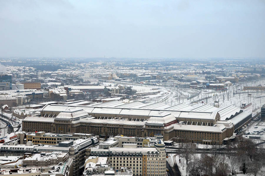 Hauptbahnhof im Winter | Entdecke über 20 Kategorien Leipzig-Motive: Foto-Downloads, hochwertige Poster, Leinwand- & Fine-Art-Prints. Jetzt Lieblingsfoto im Bildlexikon Leipzig Shop bestellen!