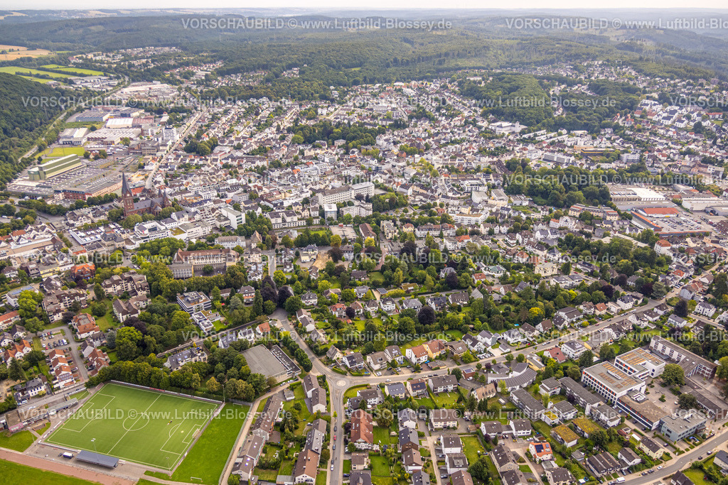 Arnsberg250806185 | Luftbild, Wohngebiet Ortsansicht Ortsteil Neheim mit Sportzentrum Binnerfeld Fußballstadion, Arnsberg, Ruhrgebiet, Nordrhein-Westfalen, Deutschland