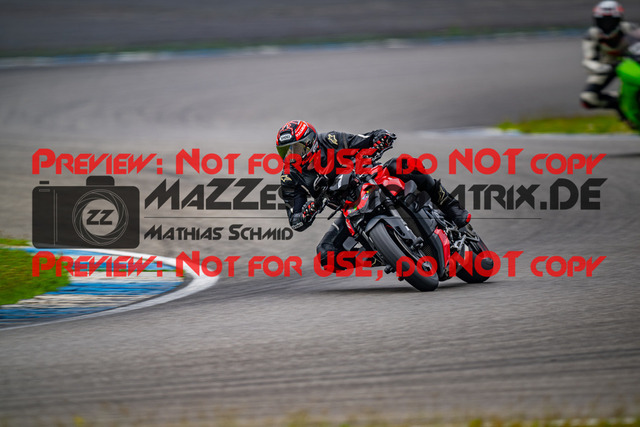 MaZZes_FotoMatrix_240702_6007705_9888 | GELB