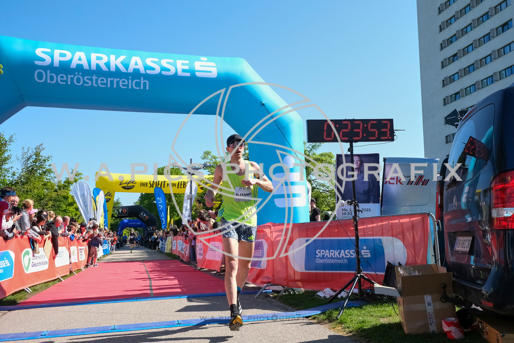 ..... | LINZ,AUSTRIA,27.April 24, Int. 3 Brückenlauf Linz  , Image shows: Photo: WAPICS / Michael ring