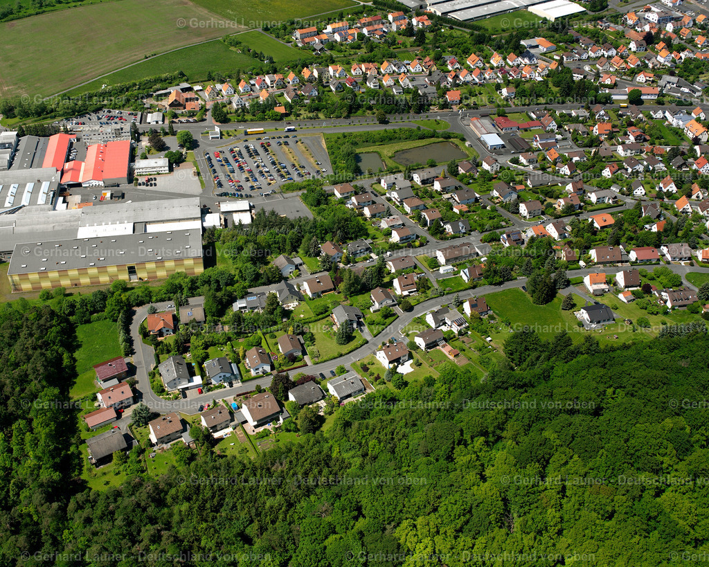 2615752 | LAUTERBACH (HESSEN) 09.06.2006 Wohngebiet einer Einfamilienhaus- Siedlung  in Lauterbach (Hessen) im Bundesland Hessen, Deutschland // Single-family residential area of settlement  in Lauterbach (Hessen) in the state Hesse, Germany Foto: Gerhard Launer