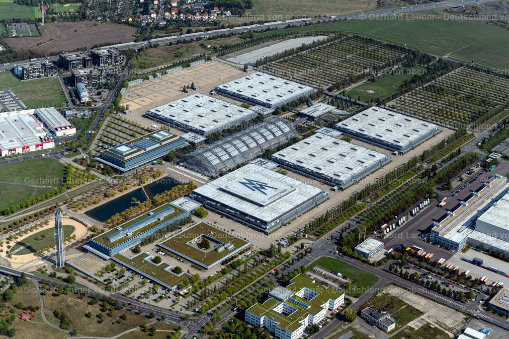 4039872 | LEIPZIG 14.09.2020 Ausstellungsgelände und Messehallen der " LMI - Leipziger Messe International GmbH " an der Messe-Allee im Ortsteil Nord in Leipzig im Bundesland Sachsen, Deutschland. Weiterführende Informationen bei: LMI - Leipziger Messe International GmbH,  gmp International GmbH. // Exhibition grounds and exhibition halls of the " LMI - Leipziger Messe International GmbH " on Messe-Allee in the district Nord in Leipzig in the state Saxony, Germany. Further information at: LMI - Leipziger Messe International GmbH,  gmp International GmbH. Foto: Gerhard Launer