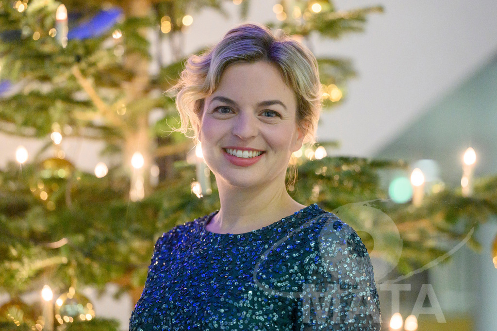 _DWI5947 | Katharina Schulze bei '30 Jahre Sternstunden-Gala 2023' in der Frankenhalle. Nürnberg, 15.12.2023 - Realisiert mit Pictrs.com