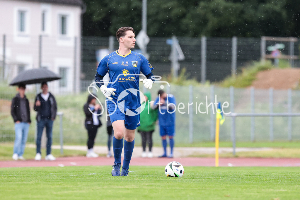 SSV Dillingen - FC Bayern Amateure | am Ball Michael WAGNER (SSV #26) / Freisteller / Einzelfoto
