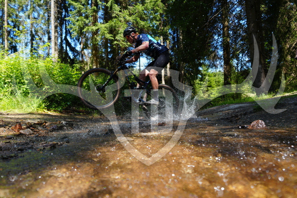 FC604861 | Fotogalerie der Treibjagd im Dunkelwald - Dein MTB Etappenrennen im Erzgebirge - Realisiert mit Pictrs.com