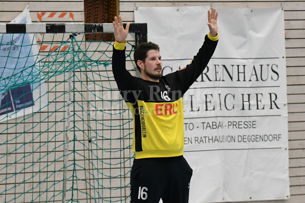 HC Deggendorf : HSG Straubing | Dennis Eberhardt (HC Deggendorf) - Realisiert mit Pictrs.com