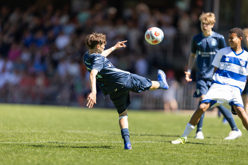 Fußball I Männer I 40. Pfingscup Hollage I 13333 | realhellocedii - Realisiert mit Pictrs.com