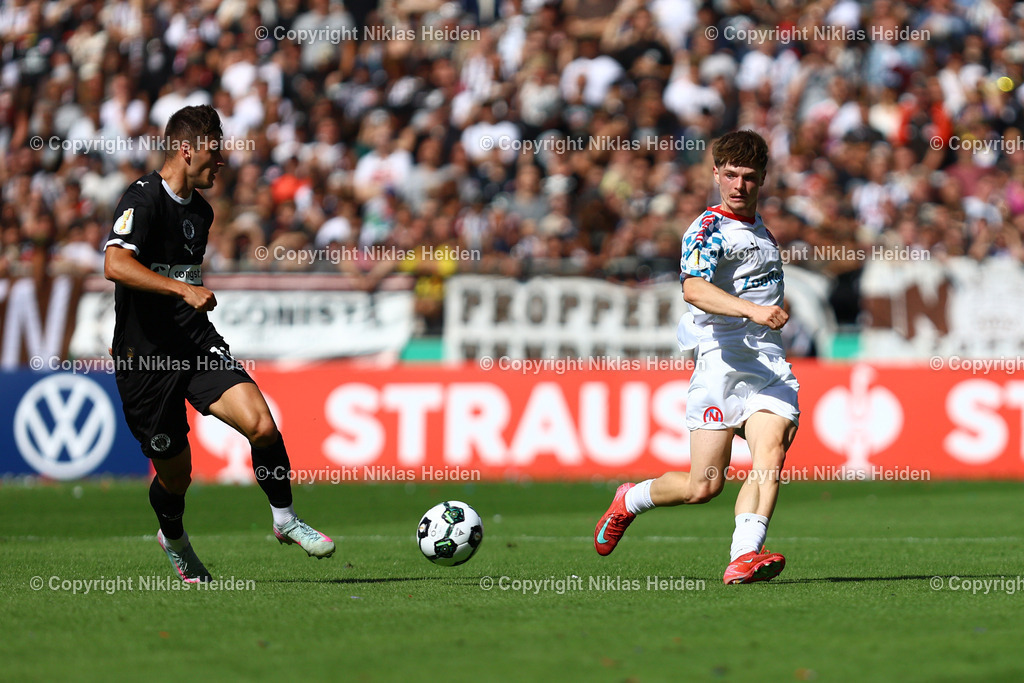 NH_FCEintrachtNorderstedt_FCStPauli_DFBPokal_16082025 | #22 Leo Bera (FC Eintracht Norderstedt), #11 Arkadiusz Pyrka (FC St. Pauli)Fußball I Herren I DFB-Pokal I Saison 2025-2026  I 1. Runde I FC Eintracht Norderstedt - FC St. Pauli I 16.08.2025 I Millerntor-Stadion