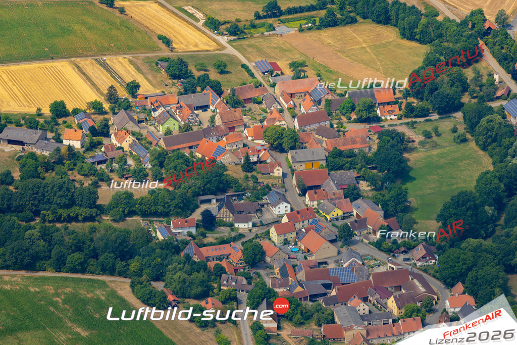 Aktuelles Luftbild von Equarhofen Simmershofen - Die Luftaufnahme wurde 2022 mittels UL-Flugzeug erstellt ( keine Drohne ) - hochauflösende Kamera-Systeme von  Canon -Beste Qualität - Für grossformatige Ausdrucke geeignet. Die Geschenkidee !