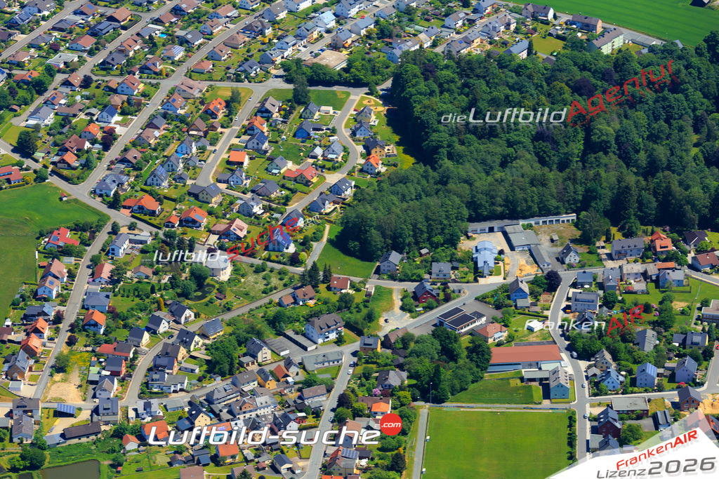 Die Luftaufnahme der Stadt Konradsreuth wurde vom UL-Flugzeug heraus erstellt ( keine Drohne )- hohe Auflösung für beste Qualität