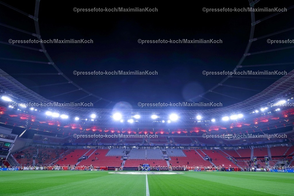 UCL11032502120 | 11.03.2025, Fußball, UEFA Champions League, Bayer 04 Leverkusen - FC Bayern München, Achtelfinale Rückspiel, BayArena, Saison 2024 2025: Feature Innenansicht Spielstätte Stadion Arena Übersicht Übersichtsbild Übersichtsfoto Spielfeld Tribüne Tribünen DFB regulations prohibit any use of photographs as image sequences and or quasi-video.
