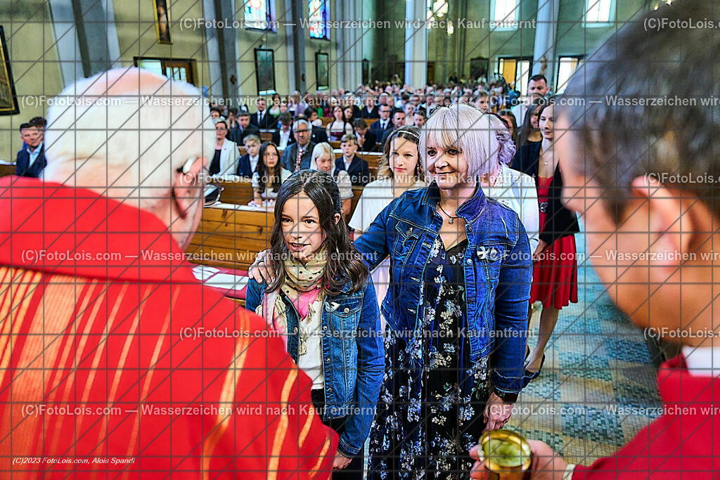 ALP2385_Pfarrfirmung Wieselburg_Sakrament der Firmung | (C)FotoLois.com, Alois Spandl, Pfarrfirmung in Wieselburg mit Firmspender Eduard Gruber (ehemaliger Generalvikar der Diözese St. Pölten), Sa 3. Juni 2023.