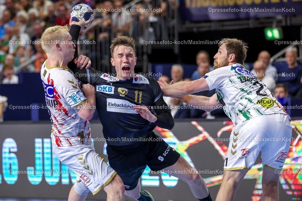 KoeEHF15062502081 | 15.06.2025, Handball, Finale TruckScout24 EHF FINAL4, LANXESS arena Köln, Füchse Berlin - SC Magdeburg: Lasse Bredekjaer Andersson (Fuechse Berlin #11) gegen Magnus Saugstrup Jensen (Magdeburg #23) Albin Lagergren (Magdeburg #21) 