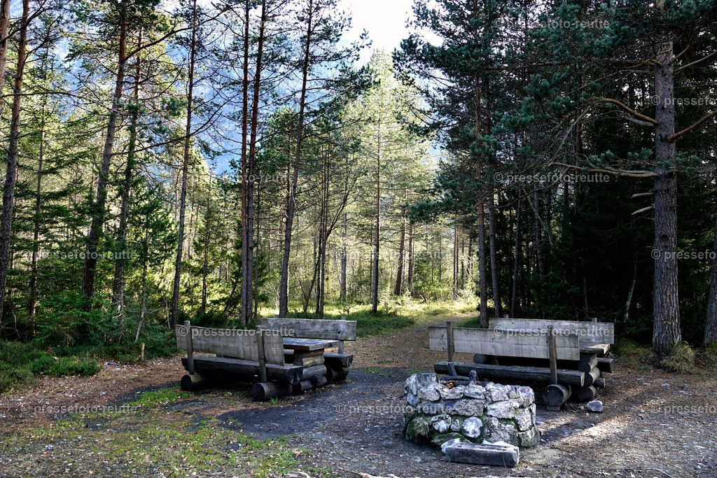 welltvi-Weissenbach_Baggersee-Herbst-04112017-_DSC1913 | Info aus dem Bezirk Reutte/Ausserfern Tirol sowie eine umfangreiche Bilddatenbank über die gesamte Region: Lechtal, Talkessel Reutte, Tannheimertal, Zwischentoren. Lech, Plansee, Zugspitze, Grenztunnel, B179, Fernpassstraße, Verkehr, Lawinen, Tradition, - Realisiert mit Pictrs.com