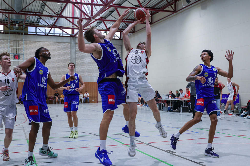 Regio Test BAYER GIANTS vs EN Baskets Schwelm-24 | Fotos von Basketballspielen aus dem Raum NRW fotografiert von Gero Mueller-Laschet und Daniel Schaefer - Realisiert mit Pictrs.com