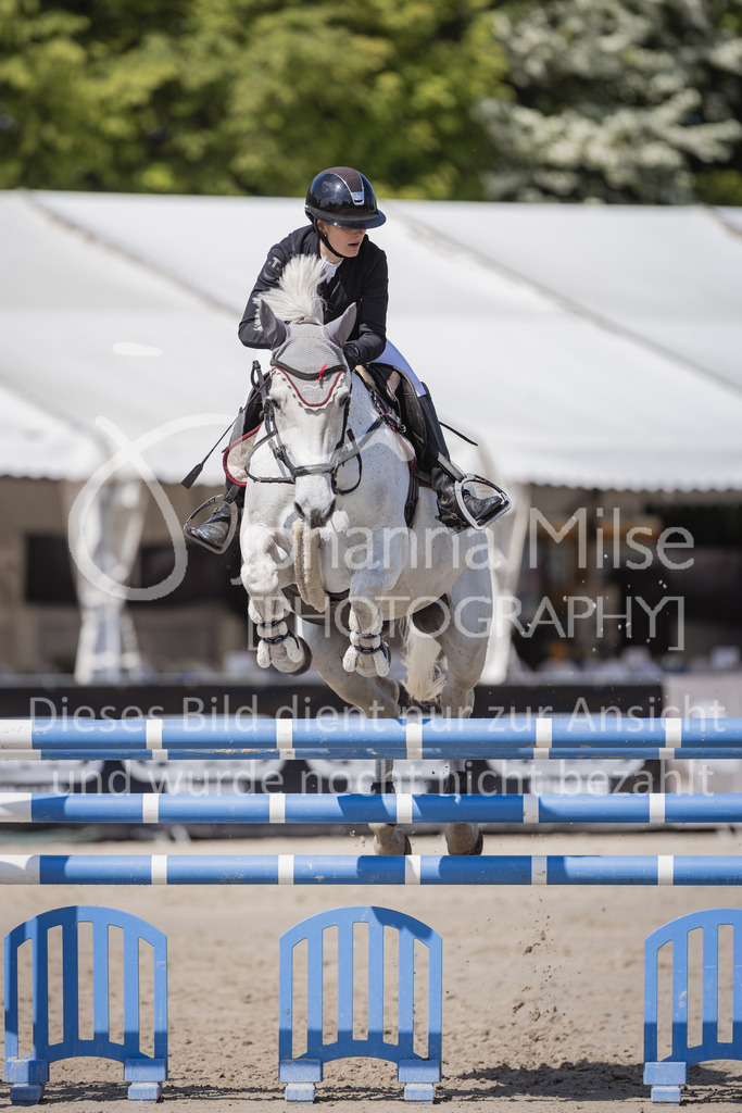 230518_MayDays_Zeit-M-541 | Deine schönsten Turniermomente als professionelle Fotos! Entdecke hochwertige Pferdesport-Fotografie im Online-Shop. Jetzt Fotos finden & bestellen!