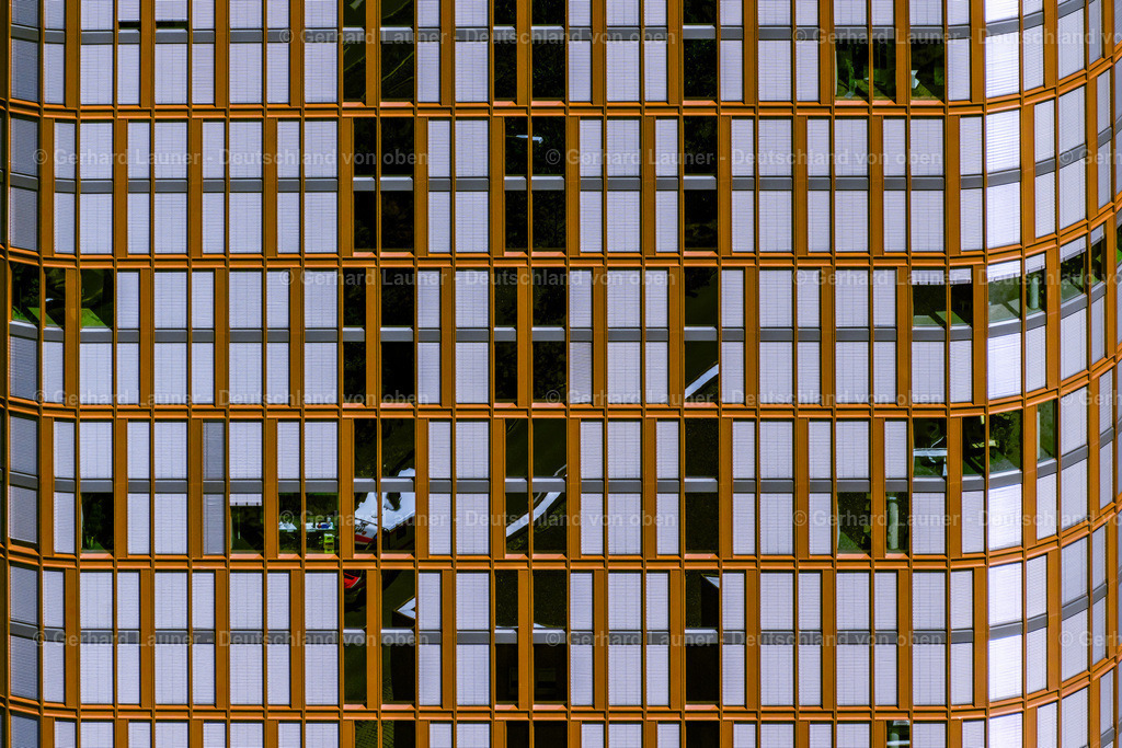 4035823 | BRAUNSCHWEIG 31.07.2020 Neubau des Business Center III am Hochhaus " Business Center II " im BRAWOPARK am Willy-Brandt-Platz in Braunschweig im Bundesland Niedersachsen. Weiterführende Informationen bei: ANES Bauausführungen Berlin GmbH,  ARCHITEKTEN BDA REICHEL STAUTH,  Architekturbüro Papendieck , Rade+Partner -Partnerschaftsgesellschaft,  Ed. Züblin AG,  Gattermann Immobilien  Projekt GmbH,  Ingenieurbüro Damer + Partner,  Köster GmbH,  STAUTH | Architekten Partnerschaftsgesellschaft mbB,  Stadt Braunschweig. // Construction site of new Building on the skyscraper at BRAWOPARK of the Volksbank in Braunschweig in the state Lower Saxony. Further information at: ANES Bauausfuehrungen Berlin GmbH,  ARCHITEKTEN BDA REICHEL STAUTH,  Architekturbuero Papendieck , Rade+Partner -Partnerschaftsgesellschaft,  Ed. Zueblin AG,  Gattermann Immobilien  Projekt GmbH,  Ingenieurbuero Damer + Partner,  Koester GmbH,  STAUTH | Architekten Partnerschaftsgesellschaft mbB,  Stadt Braunschweig. Foto: Gerhard Launer