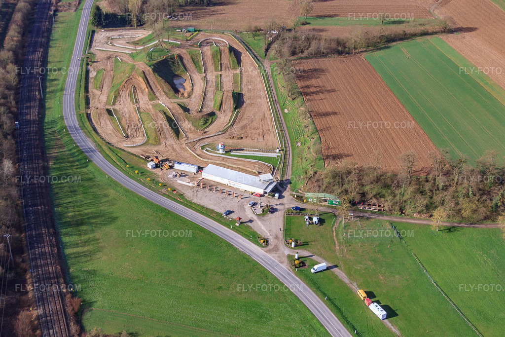 Aerial view: Off-road track of the Moto club de Mothern in Lauterbourg in the state Bas-Rhin, France. – Photo: IMG_25626.jpg taken on 04/02/2010 by Werner Riehm/FLY-FOTO.com – Resolution of the original: 4752 x 3168 px – Mx - Mothern