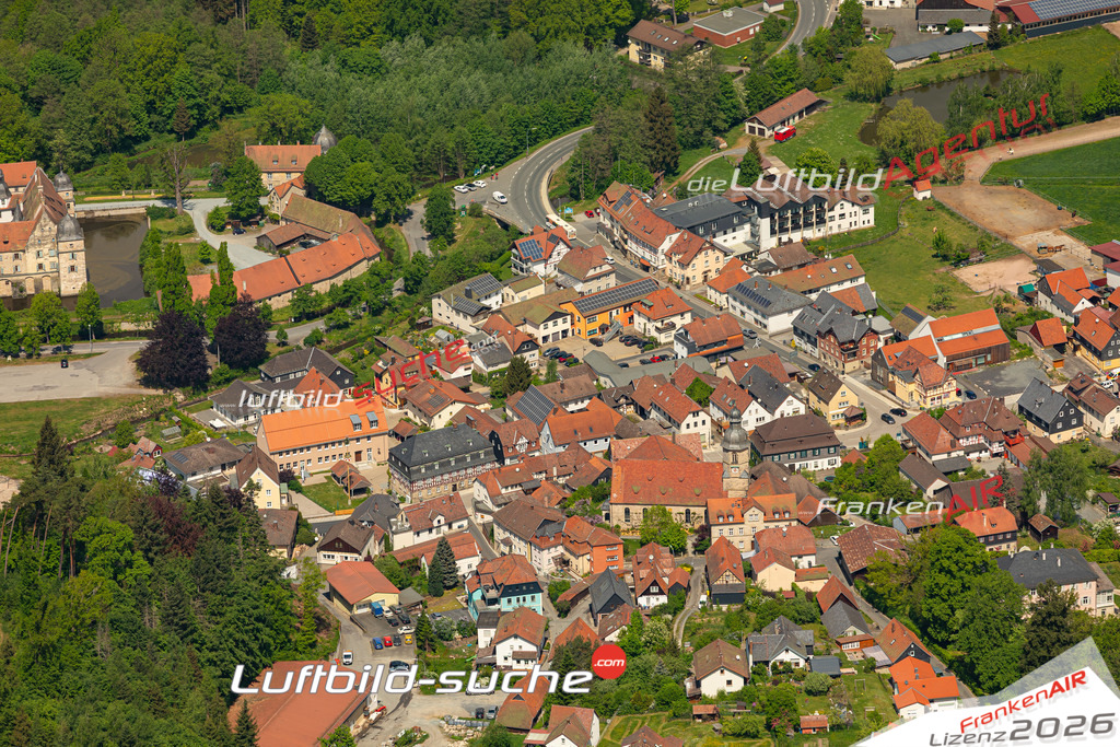 Das Luftbild der Stadt Mitwitz wurde 2022 vom Flugzeug heraus erstellt (keine Drohnen-Aufnahmen) Aufnahmehöhe ca.450 Meter- hohe Bildauflösung und Druck-Qualität. Garantiert!