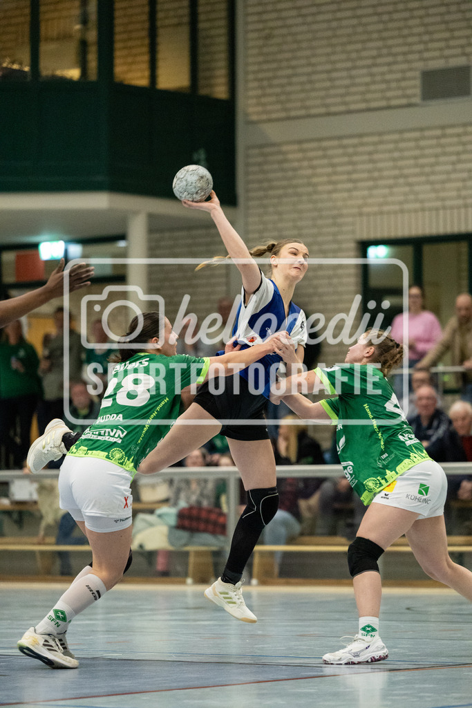 Vechta_Blomberg-32 | Jette Dudda (28, SC SFN Vechta) Meggan Rusko (10, HSG Blomberg-Lippe II) Maya Janßen (44, SC SFN Vechta) - Realisiert mit Pictrs.com