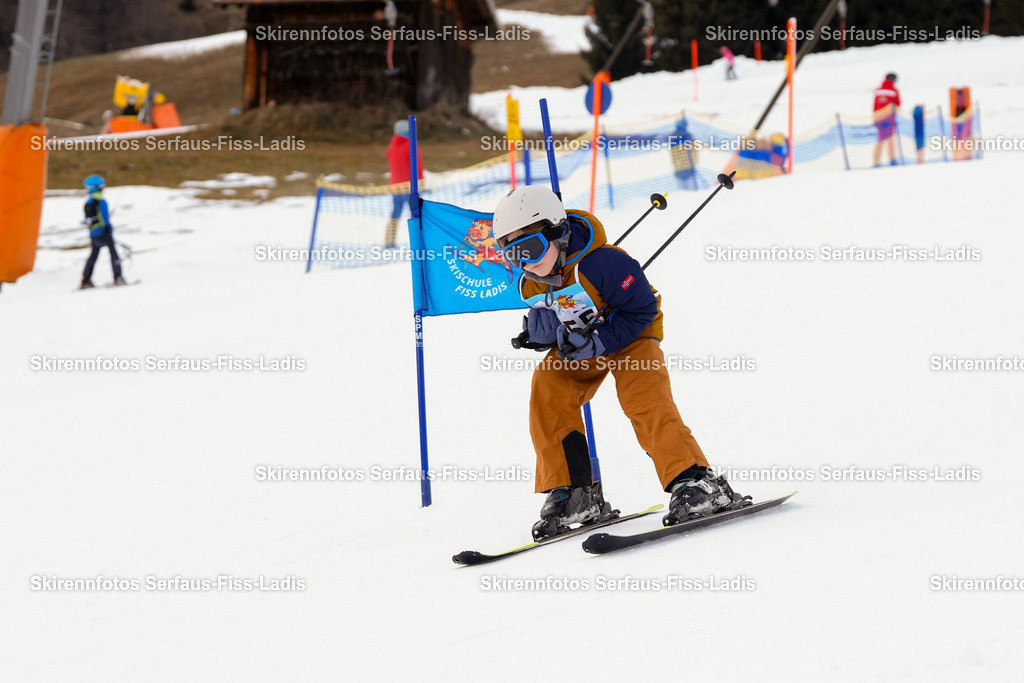 SRF_02.01.2026_0757 | Skirennfotos,Serfaus,Fiss,Ladis,Kinderskirennen,Winter,Tirol,Oberland,skirace,SFL,feelfree,weil wir's genießen,ski,Ski,skifahren,Sonnenplateau, - Realisiert mit Pictrs.com