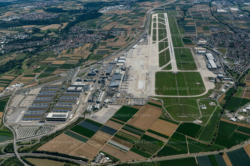 4034477 | LEINFELDEN-ECHTERDINGEN 22.07.2020 Ausstellungsgelände und Messehallen der Messe in Stuttgart im Bundesland Baden-Württemberg, Deutschland. Weiterführende Informationen bei: Donges SteelTec GmbH,  Haslinger Stahlbau GmbH,  Landesmesse Stuttgart GmbH,  Mayr|Ludescher|Partner Beratende Ingenieure PartGmbB,  PERR Stahlbau Betriebs GmbH,  Stahlbau Behrens GmbH & Co. KG,  wulf architekten gmbh. // Exhibition grounds and exhibition halls of the Messe in Stuttgart in the state Baden-Wurttemberg, Germany. Further information at: Donges SteelTec GmbH,  Haslinger Stahlbau GmbH,  Landesmesse Stuttgart GmbH,  Mayr|Ludescher|Partner Beratende Ingenieure PartGmbB,  PERR Stahlbau Betriebs GmbH,  Stahlbau Behrens GmbH & Co. KG,  wulf architekten gmbh. Foto: Gerhard Launer