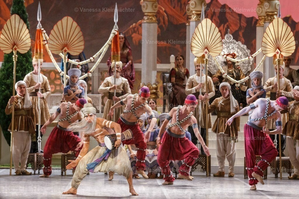  Ballett "La Bayadère" (Fotoprobe) in der Staatsoper unter den Linden | Berlin, 02.11.2018: Fotoprobe des Balletts "La Bayadere" in der Staatsoper Unter Den Linden.  - Realisiert mit Pictrs.com