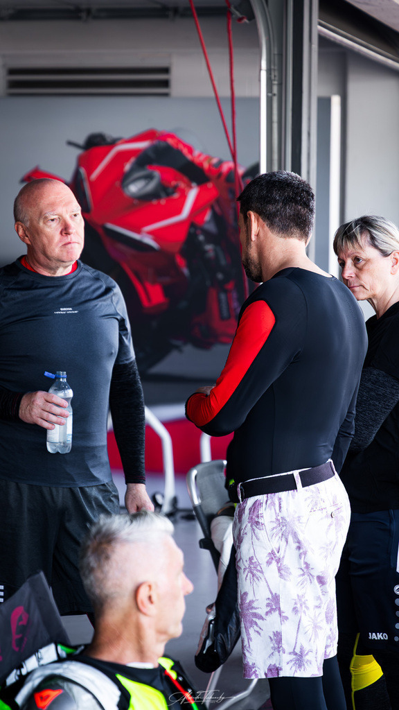 Ducati Trackday Hockenheimring 2026 | Entdecken Sie die faszinierende Welt von Alexander Tschuncky Arts: Kreative Fotografie, atemberaubende Automobilkunst und hochwertiger Bilderdruck. Lassen Sie sich inspirieren! - Realisiert mit Pictrs.com