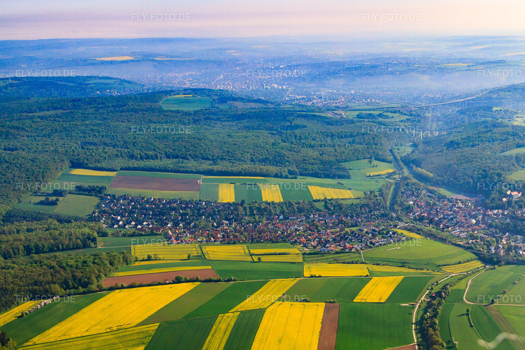 Luftbild: Ortsansicht aus Süden in Reichenberg im Bundesland Bayern in Deutschland. Foto: IMG_57047.jpg vom 08.05.2013 durch Werner Riehm/FLY-FOTO.de – Auflösung des Originals: 4344 x 2896 px
