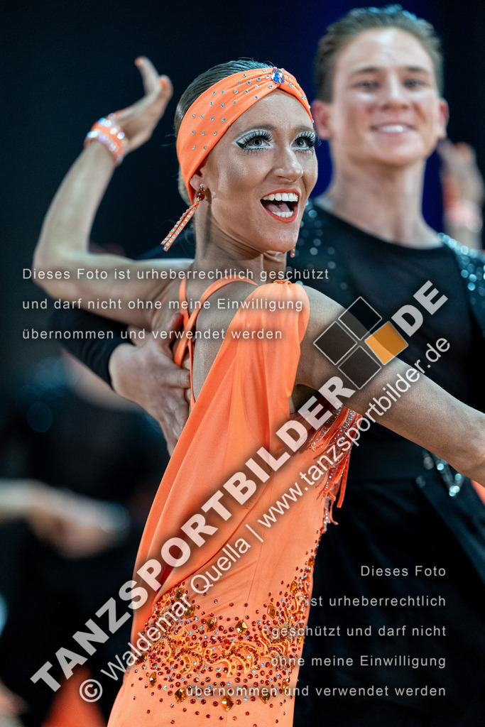 20240120-00473 | Hier finden Sie Tanz Bilder vom Latein und Standard Formationen tanzen. Sportbilder vom Tanzsport. Schöne Fotos und von Weltmeisterschaft, Europameisterschaft, Bundesliga, Regionalliga, Oberliga und Landesliga sowie von GOC Stuttgart, DanceComp, WM Bremen