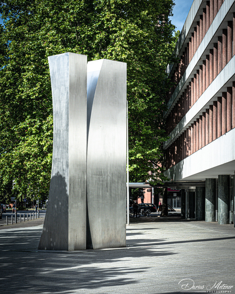 Die Skulptur "Konstellation" in Mainz | Die Skulptur "Konstellation" von Alf Lechner aus dem Jahre 1955 an der Großen Bleiche in Mainz