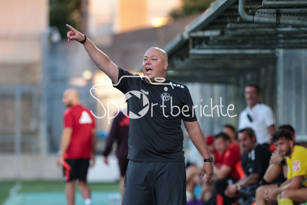 FC Bayern Amateure - SpVgg Bayreuth | Bayreuth Trainer Lukas KLING in Aktion / Freisteller / Einzelfoto
