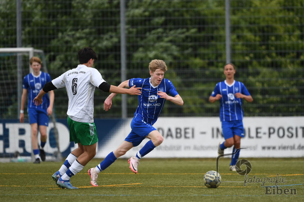 FC Rastede-JSG Esens/Dornum | B-Jugend Bezirksliga; FC Rastede (blau)-JSG Esens/Dornum (weiß) am 24.05.2025 in Rastede (Sportanlage Kötterswegs), Photo: Philip Eiben 2025 - Realisiert mit Pictrs.com