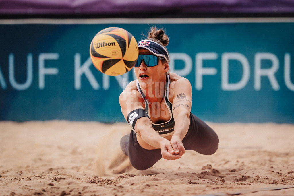 Beachvolleyball | Frauen | Allianz German Beach Tour 2025 | Tourstop Düsseldorf | 18.05.2025 | Cinja Tillmann springt zum Ball