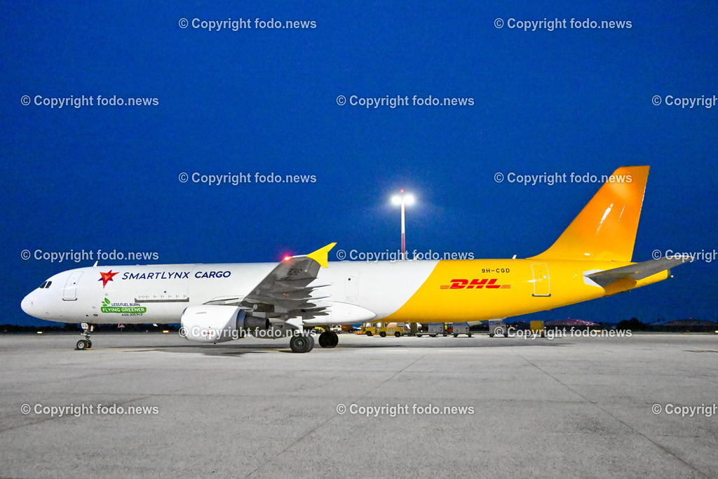 DHL Hoersching_ Warehouse_ Pakete_ Flugzeugbeladung_ 26.06.2023-87 | 26.06.2023, Linz Hoersching, AUT, DHL Hoersching, Warehouse, Flugzeugbeladung Pakete, im Bild Frachtflugzeug nach Beladung beim Abflug