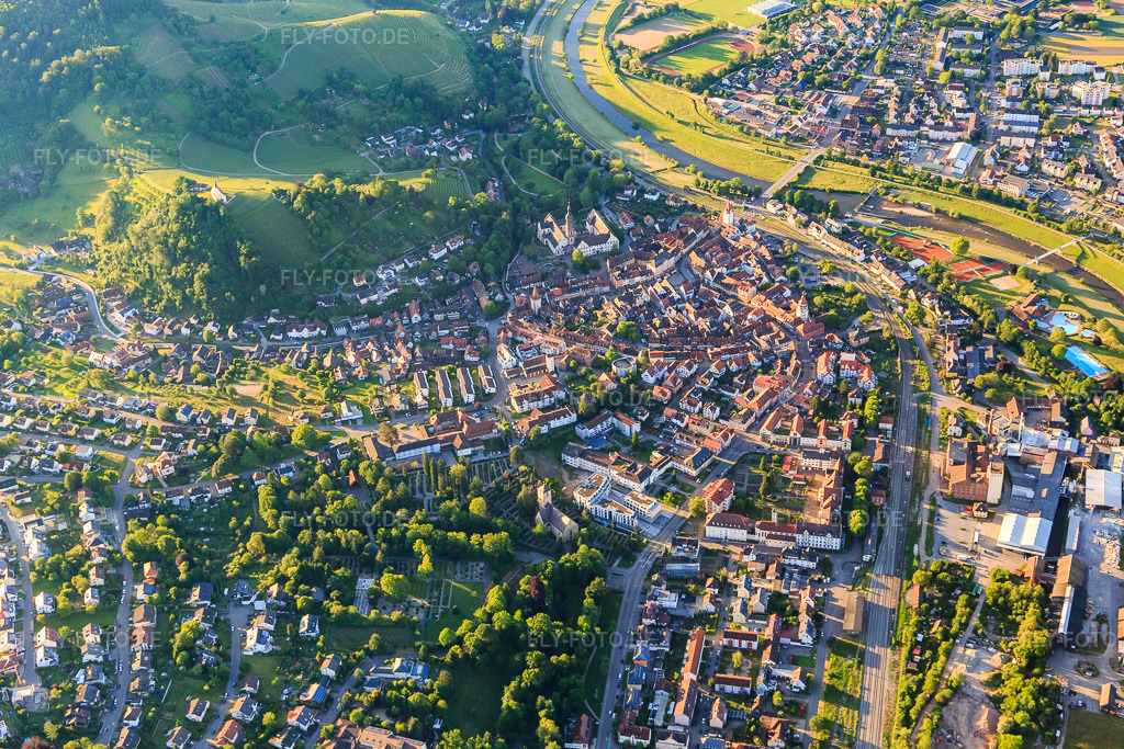 Luftbild: Altstadt im Kinzigtal in Gengenbach im Bundesland Baden-Württemberg in Deutschland. Foto: IMG_114923.jpg vom 01.06.2019 durch Werner Riehm/FLY-FOTO.de